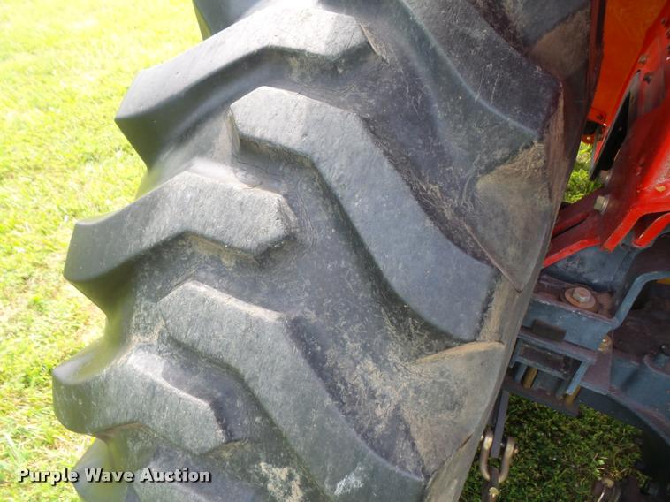 image for item DC5412 2000 Massey-Ferguson 1240 MFWD tractor