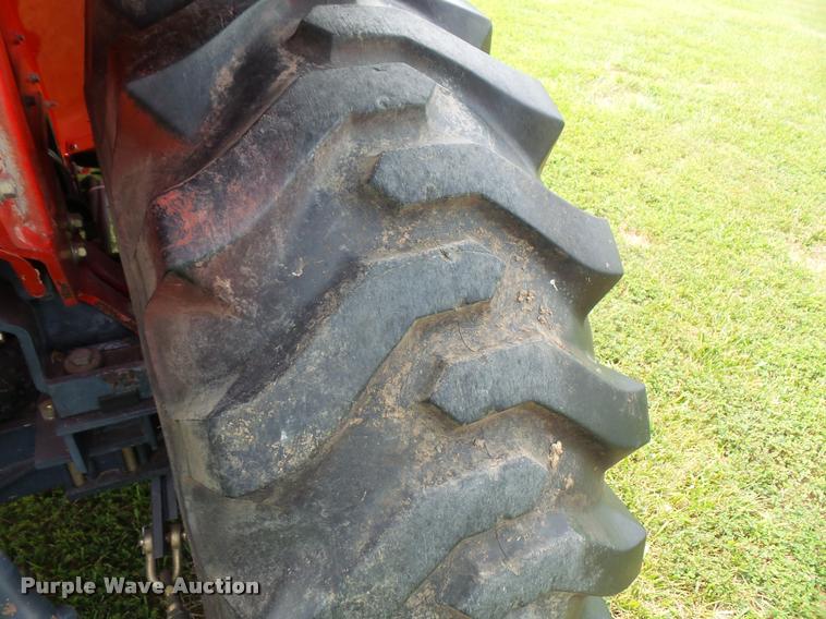 image for item DC5412 2000 Massey-Ferguson 1240 MFWD tractor