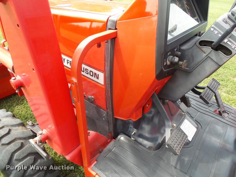 image for item DC5412 2000 Massey-Ferguson 1240 MFWD tractor