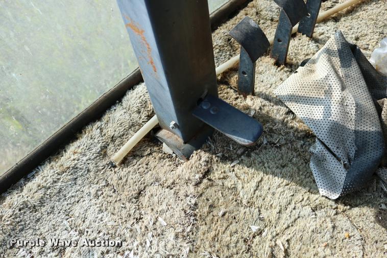 image for item DD0236 1977 Gleaner L2 combine