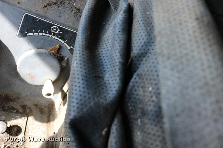 image for item DD0236 1977 Gleaner L2 combine