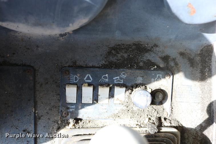 image for item DD0236 1977 Gleaner L2 combine