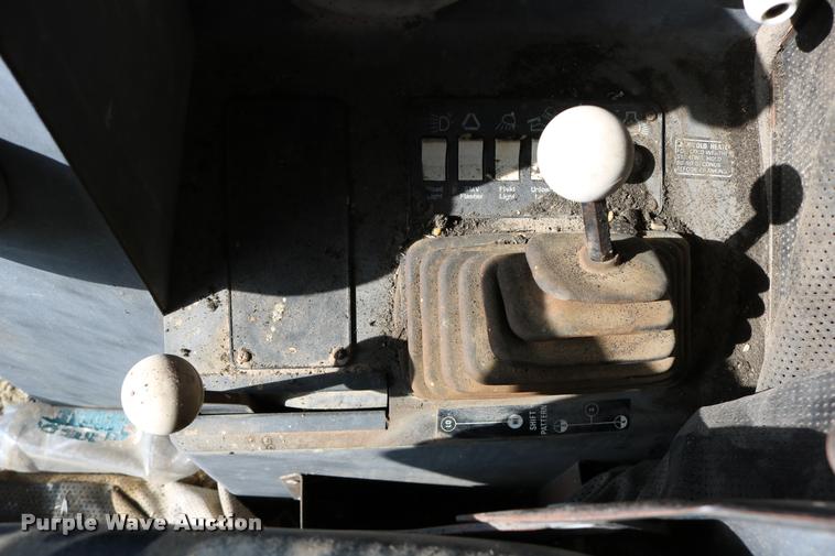 image for item DD0236 1977 Gleaner L2 combine