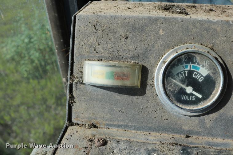 image for item DD0236 1977 Gleaner L2 combine