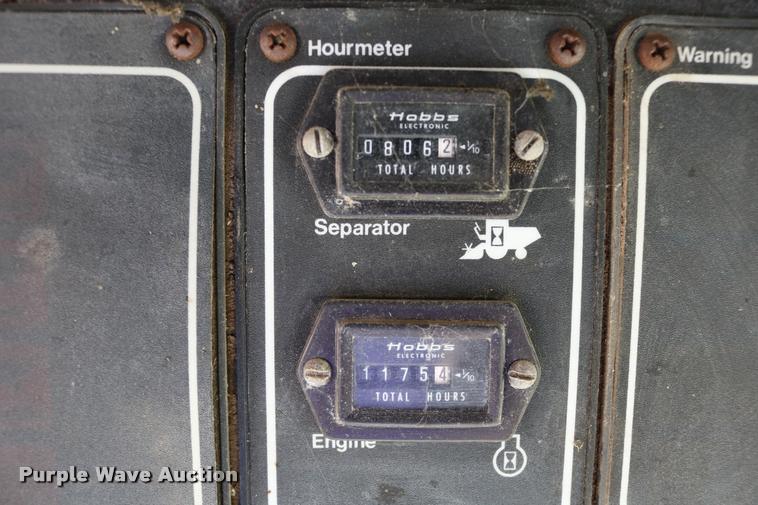 image for item DD0236 1977 Gleaner L2 combine