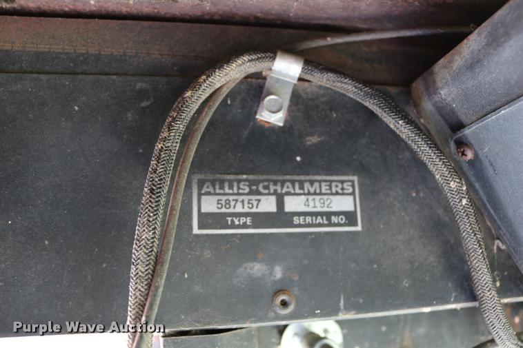 image for item DD0236 1977 Gleaner L2 combine