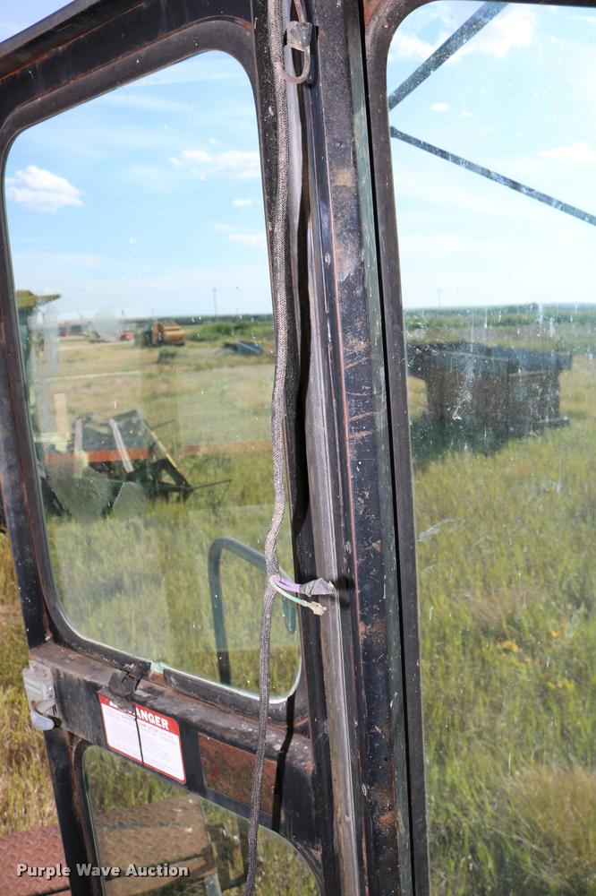image for item DD0236 1977 Gleaner L2 combine