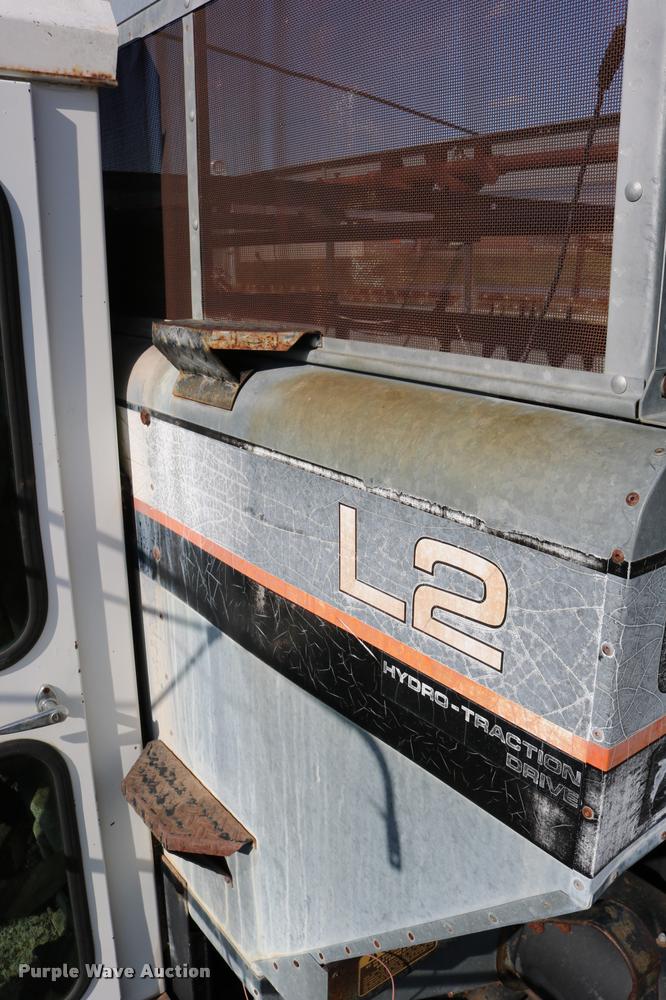 image for item DD0236 1977 Gleaner L2 combine