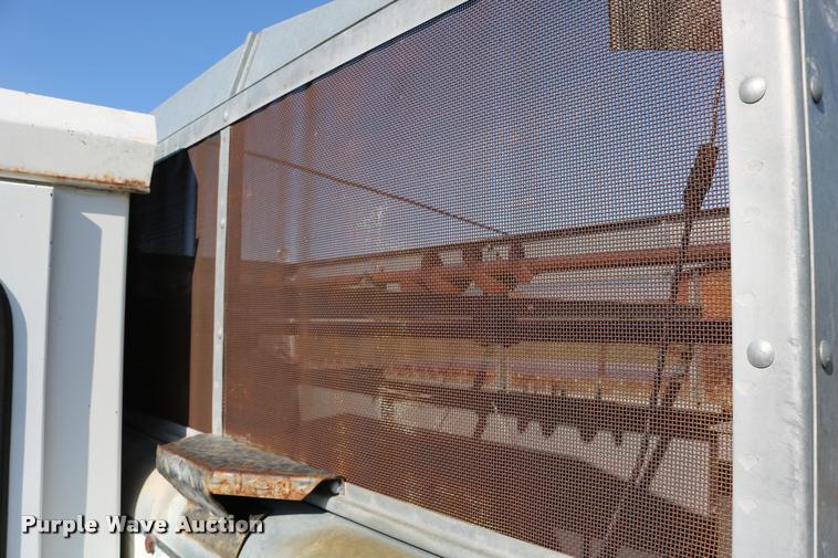 image for item DD0236 1977 Gleaner L2 combine