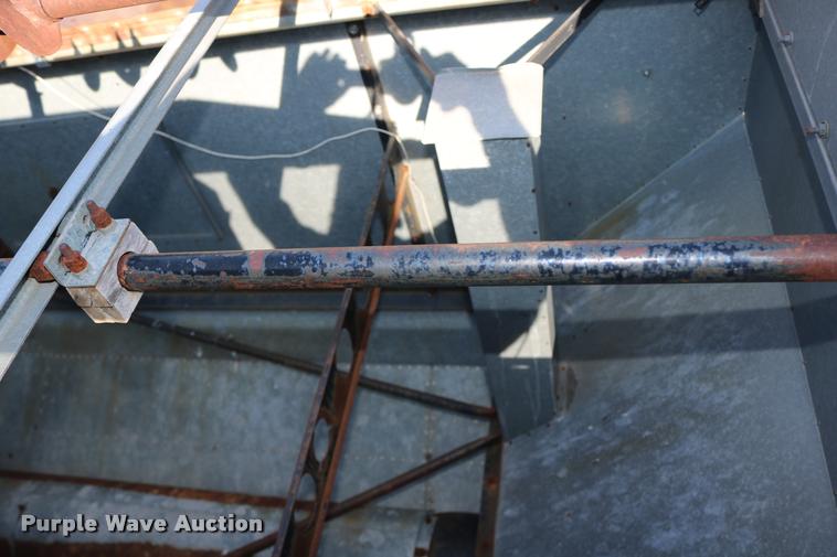 image for item DD0236 1977 Gleaner L2 combine