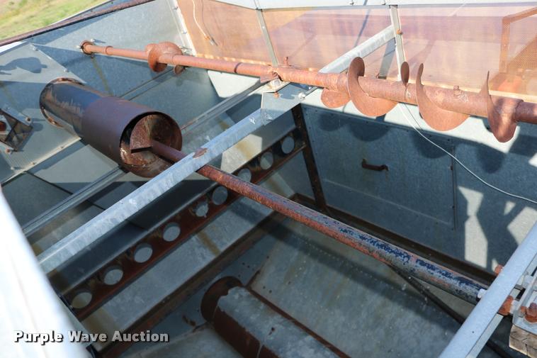 image for item DD0236 1977 Gleaner L2 combine