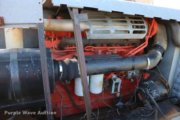 image for item DD0236 1977 Gleaner L2 combine