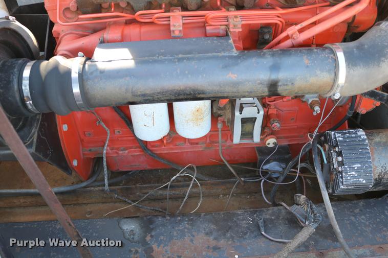 image for item DD0236 1977 Gleaner L2 combine