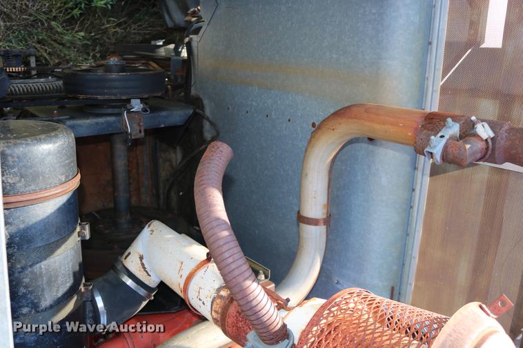 image for item DD0236 1977 Gleaner L2 combine