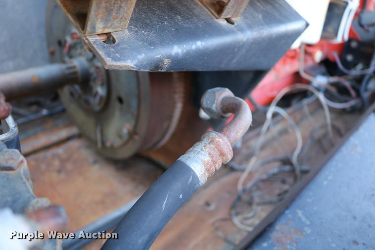 image for item DD0236 1977 Gleaner L2 combine