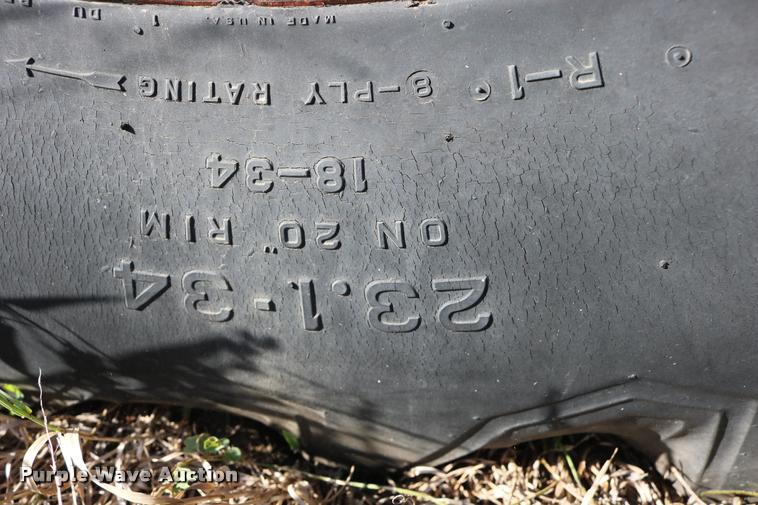 image for item DD0236 1977 Gleaner L2 combine