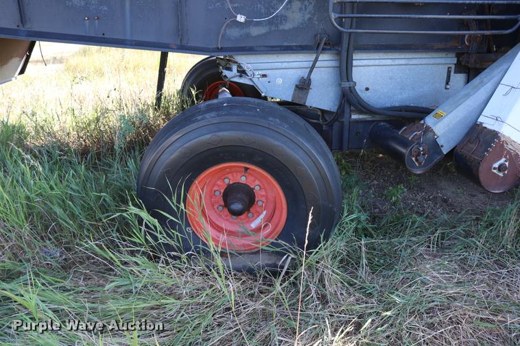 image for item DD0236 1977 Gleaner L2 combine