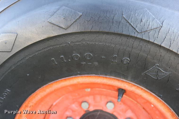 image for item DD0236 1977 Gleaner L2 combine
