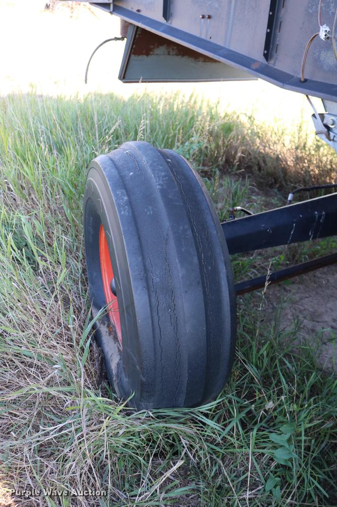 image for item DD0236 1977 Gleaner L2 combine