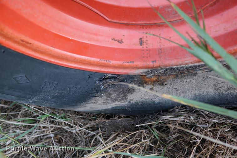 image for item DD0236 1977 Gleaner L2 combine