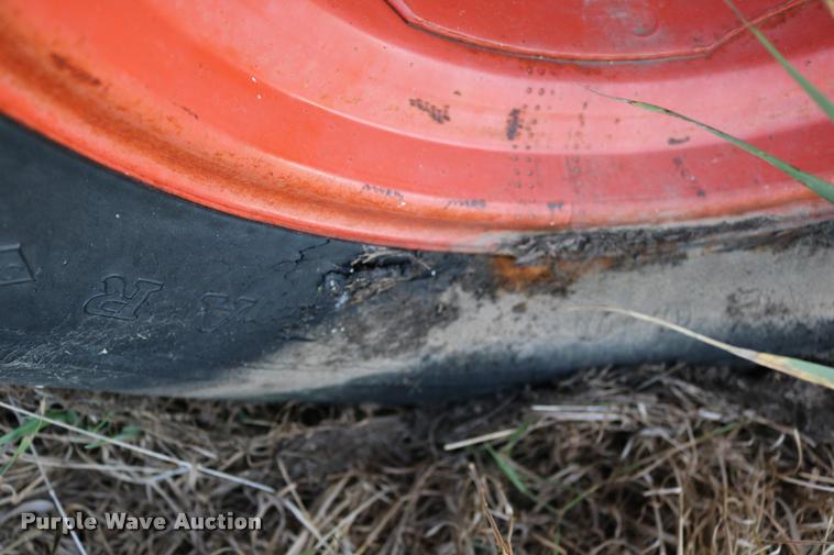 image for item DD0236 1977 Gleaner L2 combine