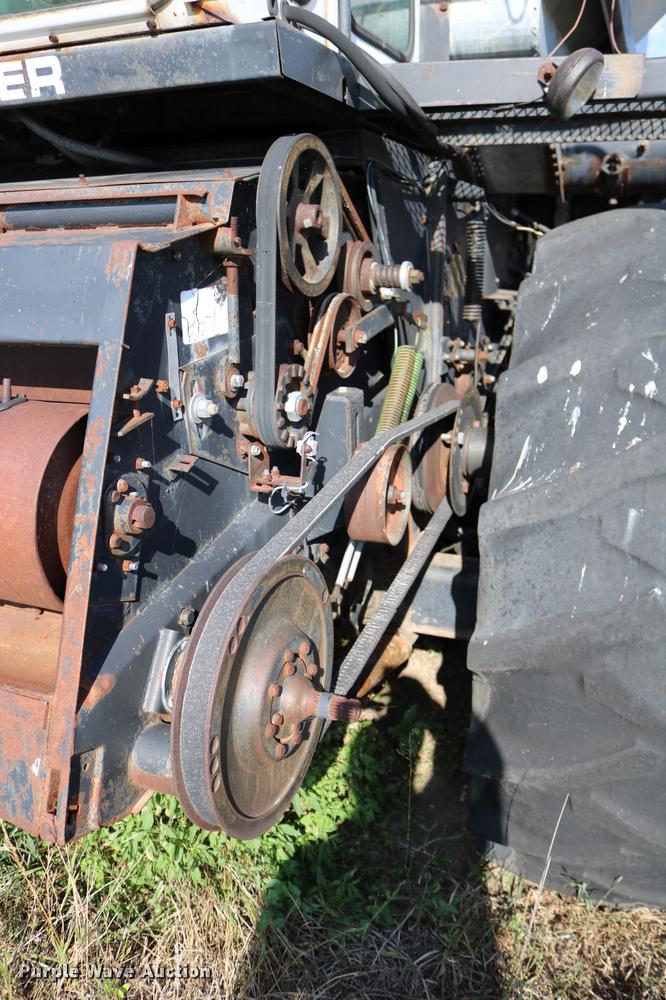 image for item DD0236 1977 Gleaner L2 combine