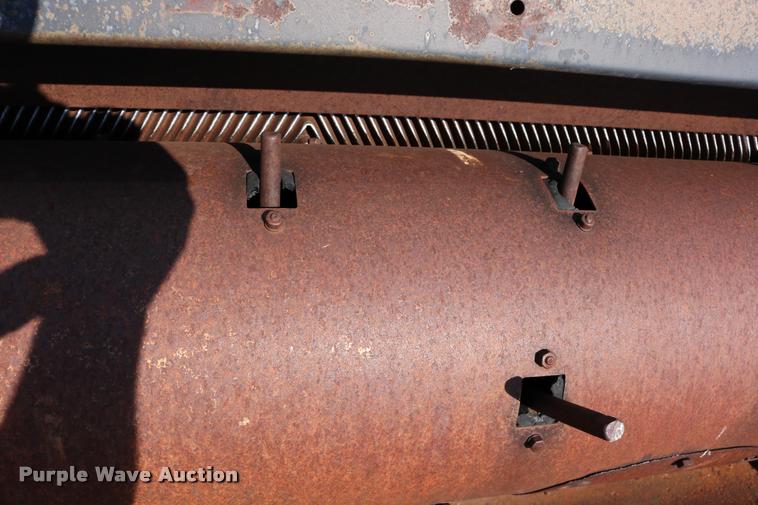 image for item DD0236 1977 Gleaner L2 combine