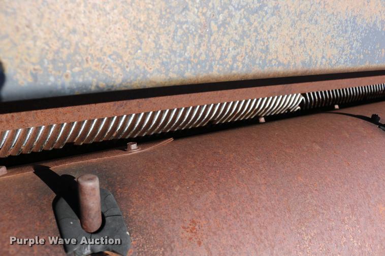 image for item DD0236 1977 Gleaner L2 combine