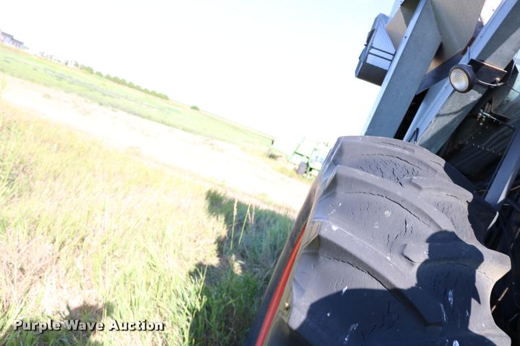image for item DD0236 1977 Gleaner L2 combine