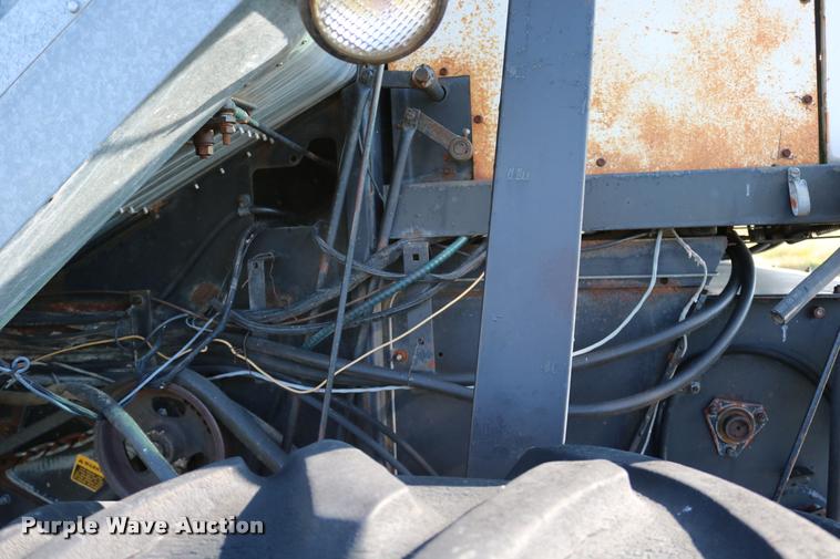 image for item DD0236 1977 Gleaner L2 combine