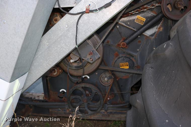 image for item DD0236 1977 Gleaner L2 combine