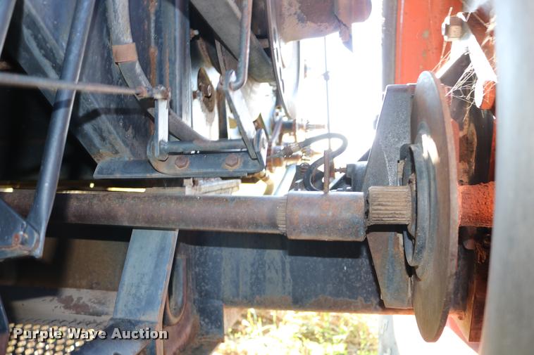 image for item DD0236 1977 Gleaner L2 combine