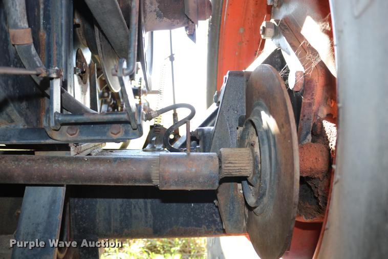 image for item DD0236 1977 Gleaner L2 combine