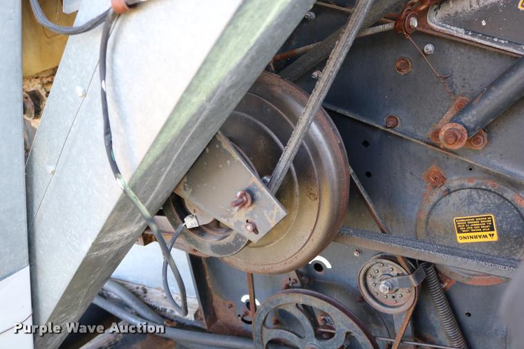 image for item DD0236 1977 Gleaner L2 combine