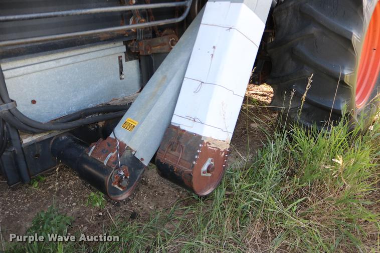 image for item DD0236 1977 Gleaner L2 combine