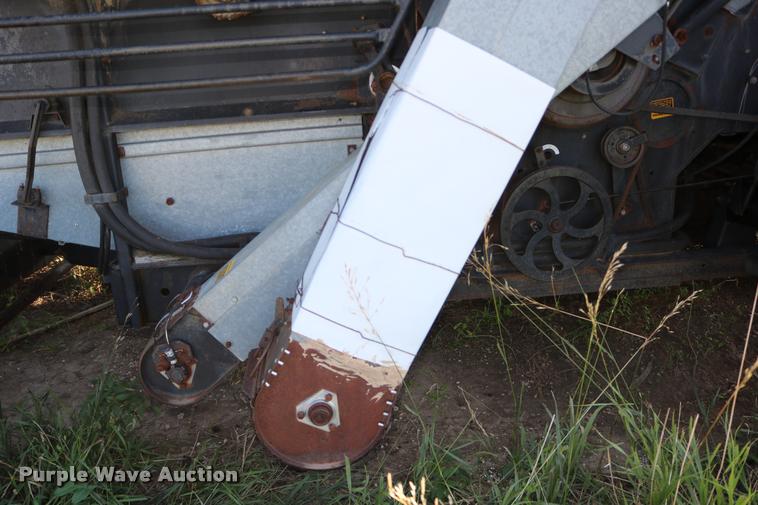 image for item DD0236 1977 Gleaner L2 combine