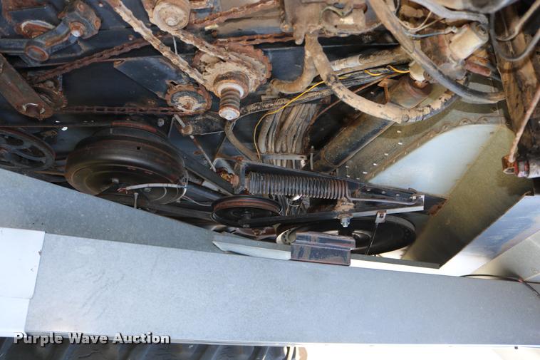 image for item DD0236 1977 Gleaner L2 combine