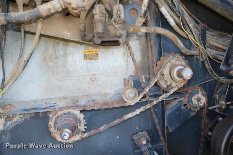 image for item DD0236 1977 Gleaner L2 combine