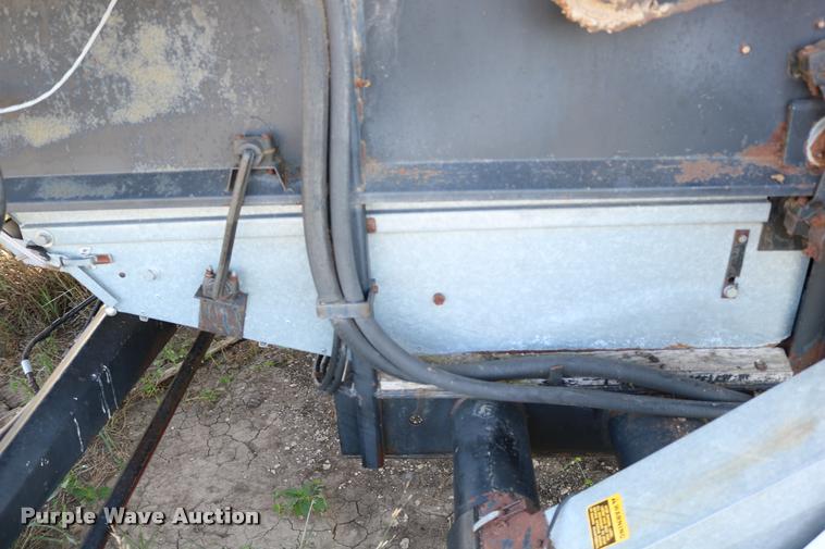 image for item DD0236 1977 Gleaner L2 combine