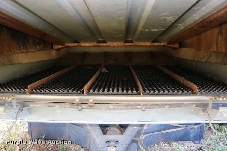 image for item DD0236 1977 Gleaner L2 combine