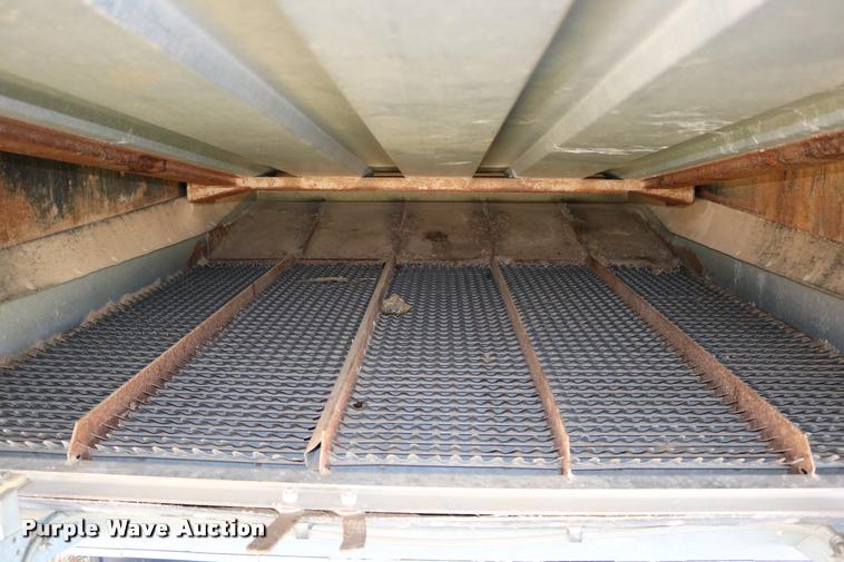 image for item DD0236 1977 Gleaner L2 combine