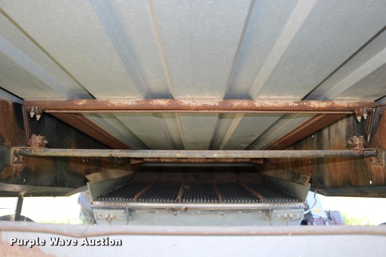 image for item DD0236 1977 Gleaner L2 combine