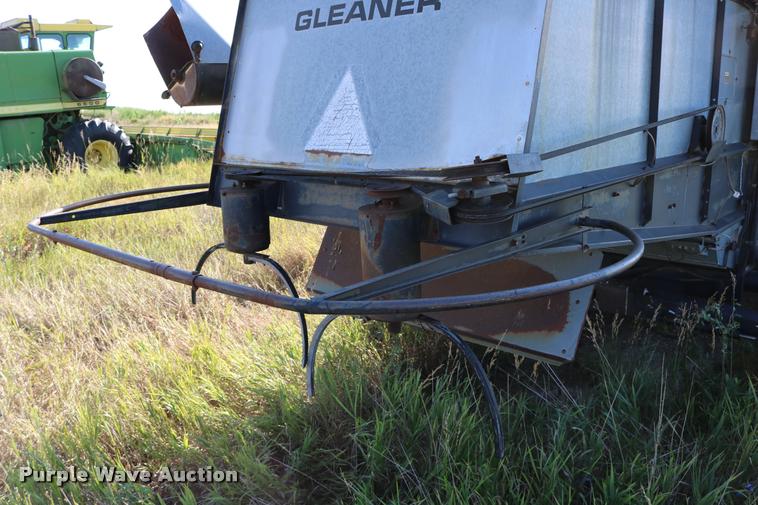 image for item DD0236 1977 Gleaner L2 combine