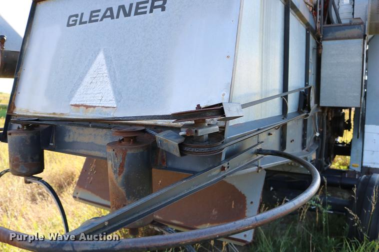 image for item DD0236 1977 Gleaner L2 combine