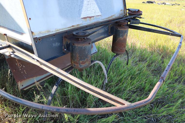 image for item DD0236 1977 Gleaner L2 combine
