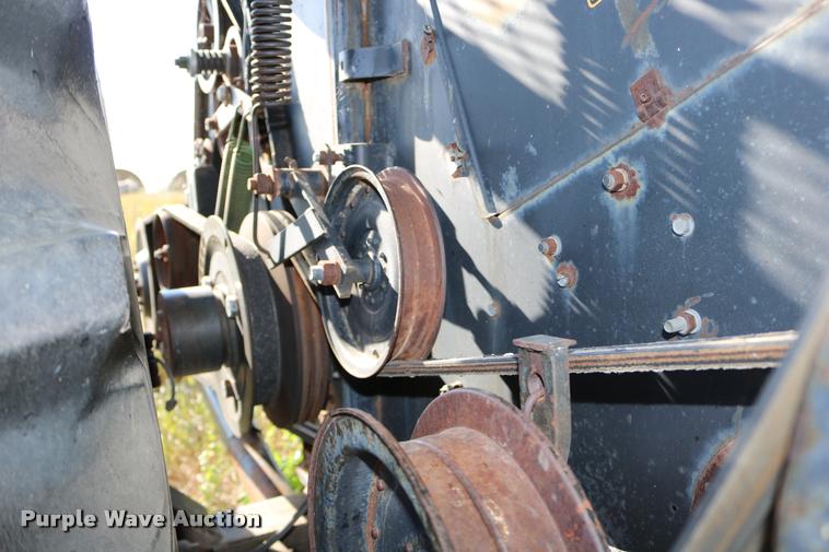 image for item DD0236 1977 Gleaner L2 combine
