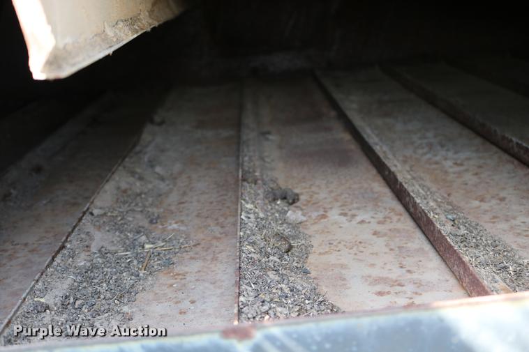 image for item DD0236 1977 Gleaner L2 combine