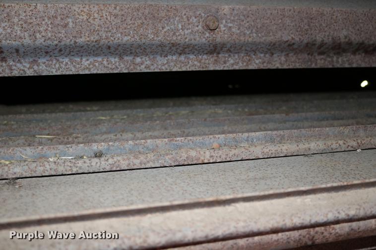 image for item DD0236 1977 Gleaner L2 combine