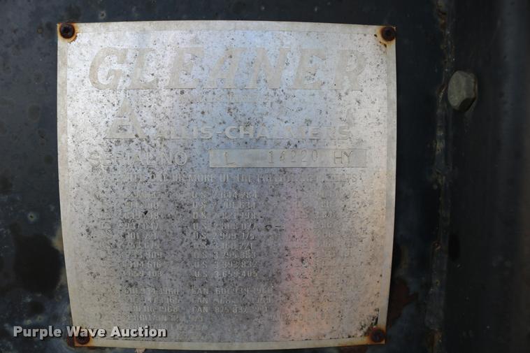 image for item DD0236 1977 Gleaner L2 combine