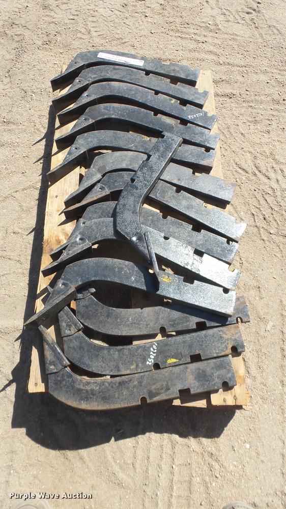 (14) cultivator shanks in Kinsley, KS Item DE9653 sold Purple Wave